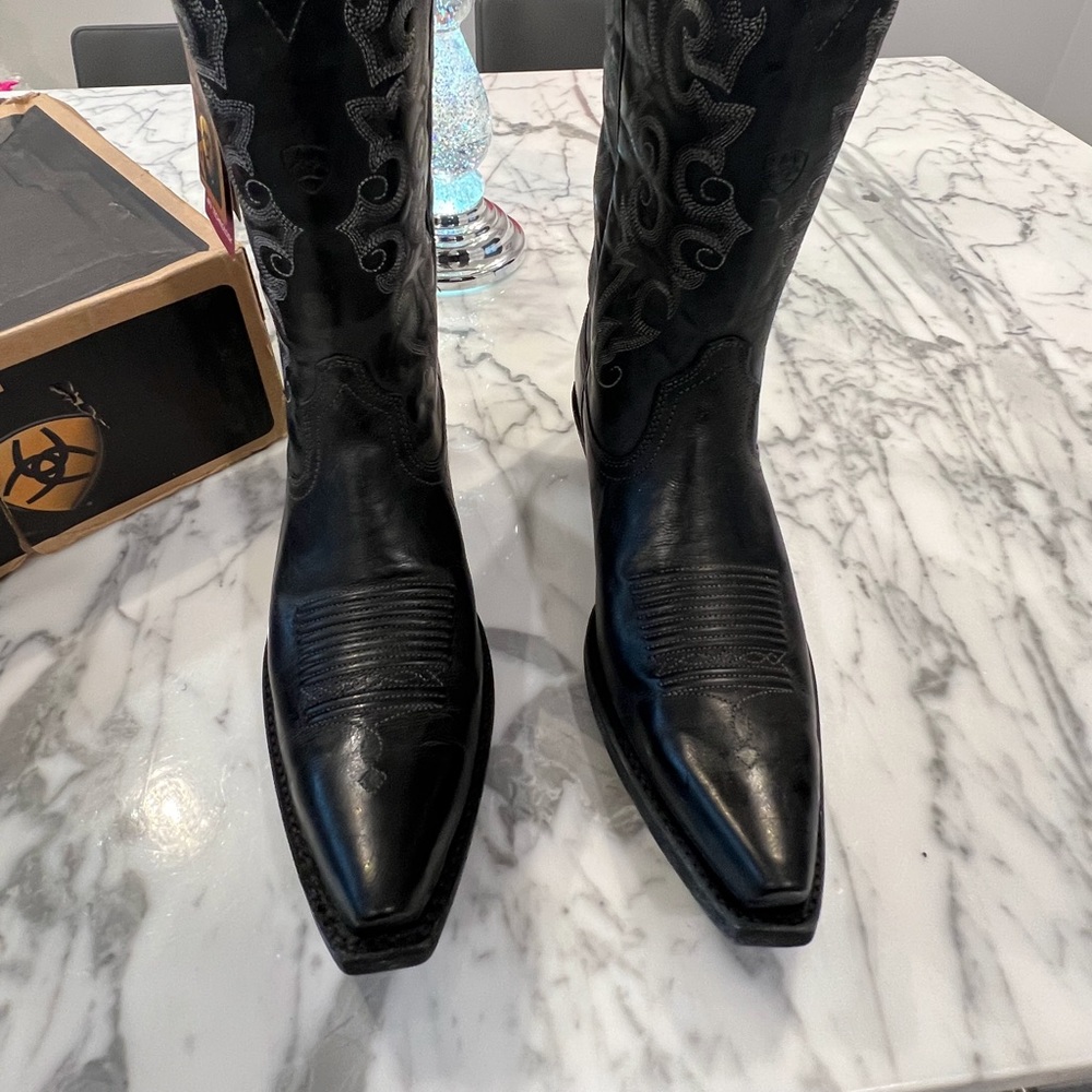 Ariat Women’s 7 cowgirl boots. NIB